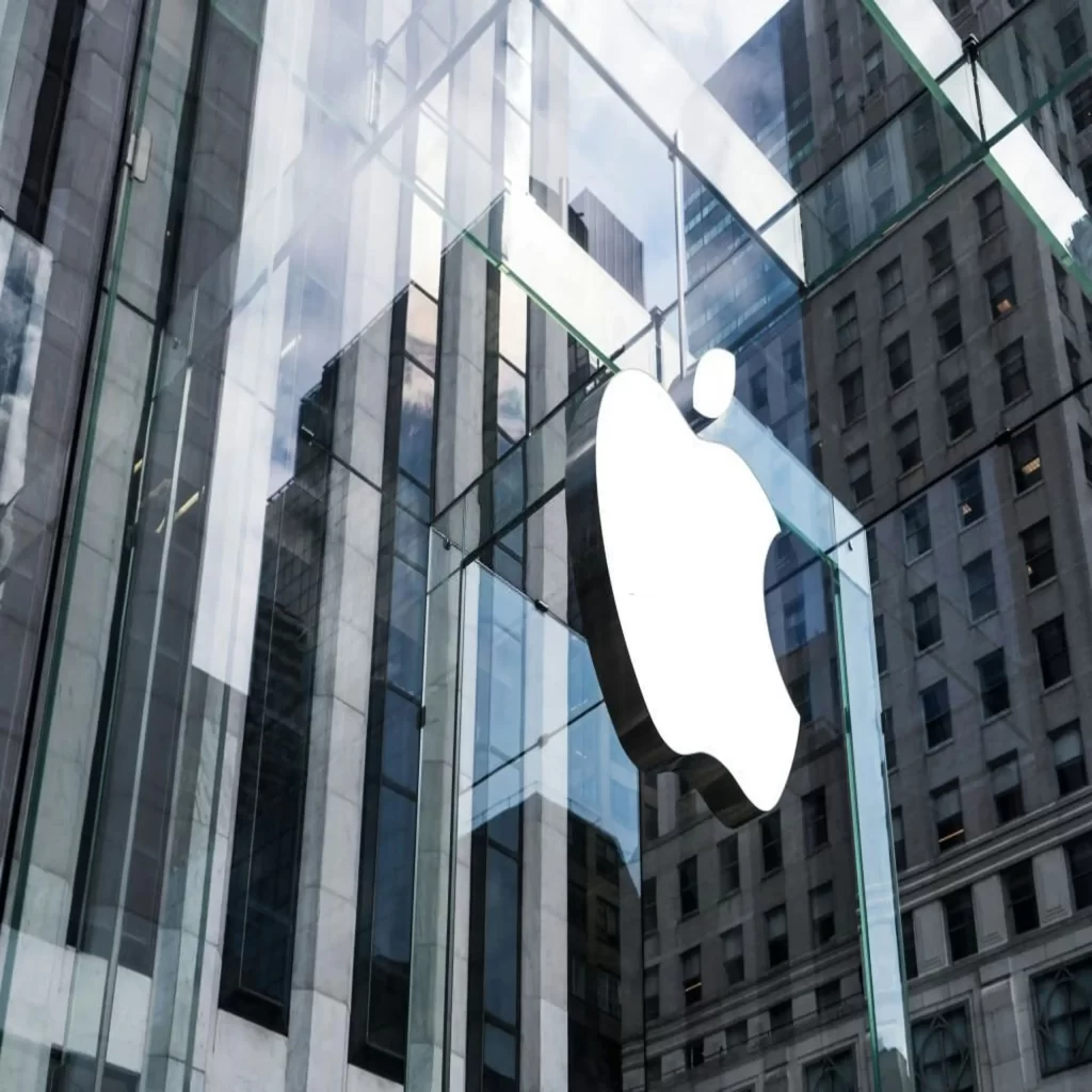 Apple Viral Olan Çalışanını Kovmakla Tehdit Etti İddiası